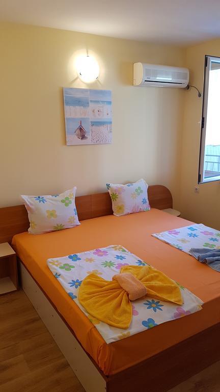 Ivanovi Guest House Primorsko Exterior foto